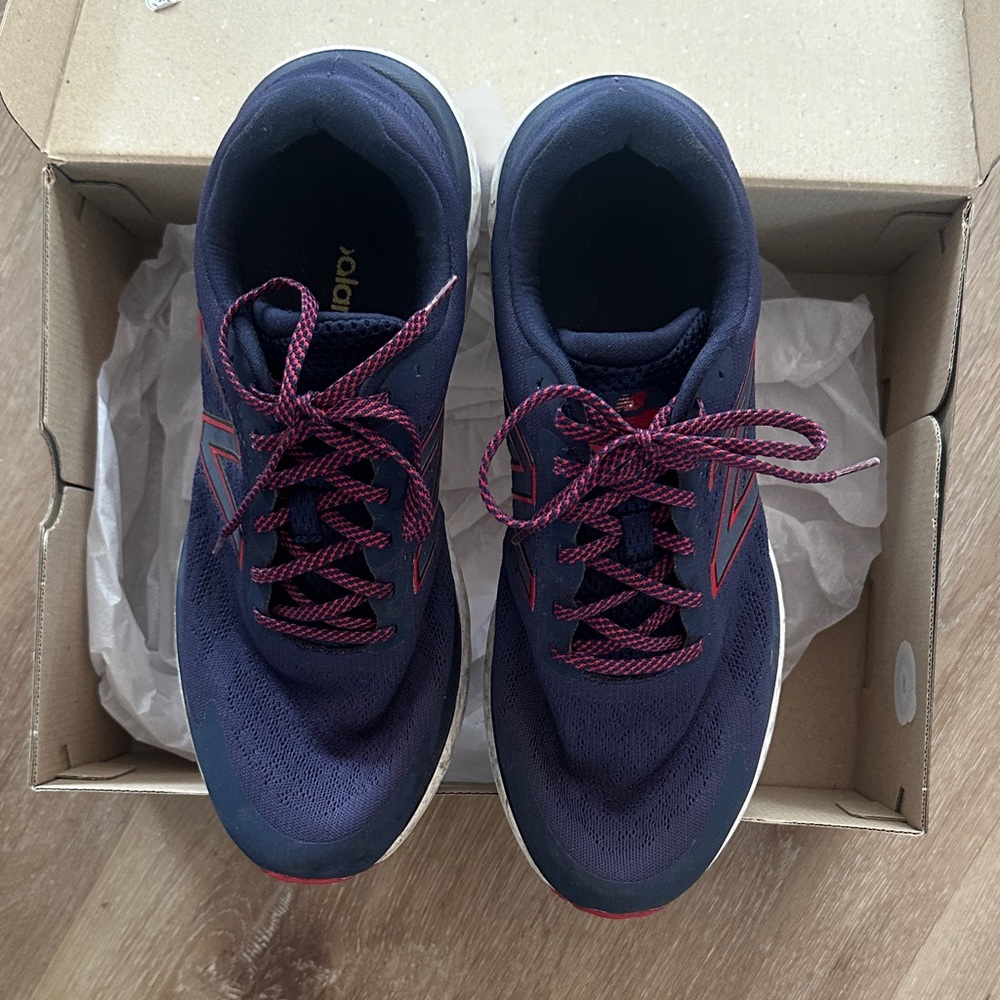 New Balance Navy and red Sneakers
Fresh Foam 680 - Picture 2 of 7